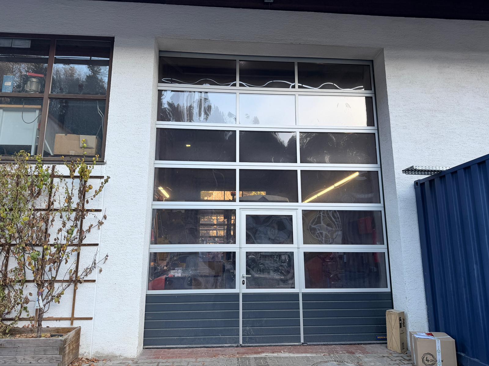 Montage kraftbetriebener Tore und Schranken